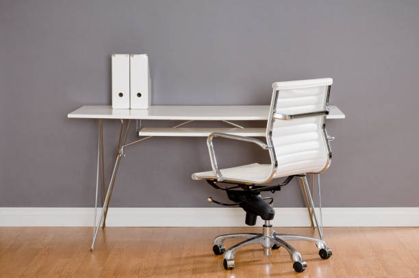 صندلی اداری مدرن با پایه فلزی مقاوم و طراحی زیبا